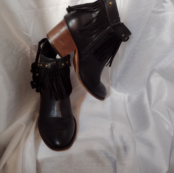 Buckle Croc Embossed chunky boots. - Picture 2 of 11